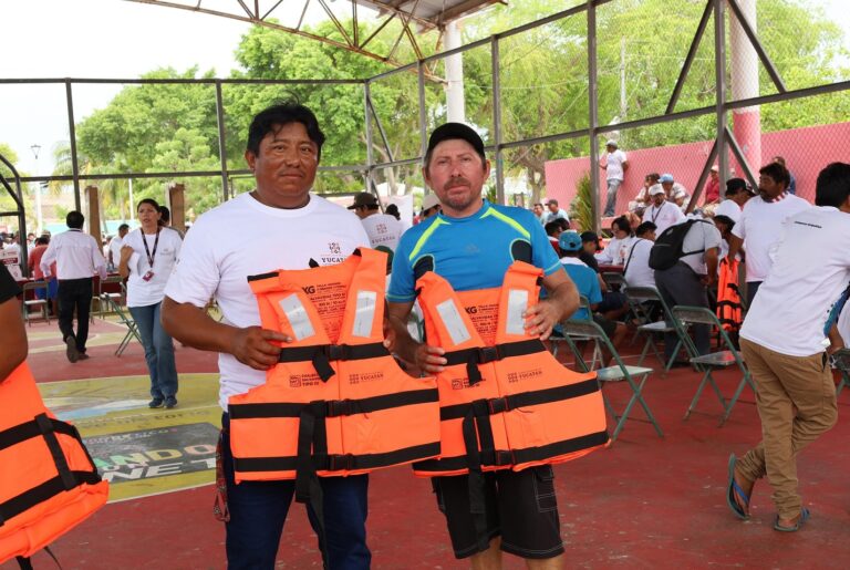 Autoridades de Yucatán advierten penas a pescadores por venta ilegal de chalecos salvavidas del programa Seguridad en el mar.