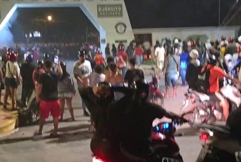 Linchamiento en Cozumel desata protestas y violencia tras la presunta agresión sexual de un militar contra una menor de edad.