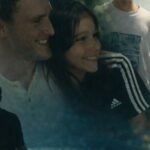 Análisis de Aftersun sobre la depresión padre e hija, la memoria, la ausencia emocional y los recuerdos que marcan la adultez.